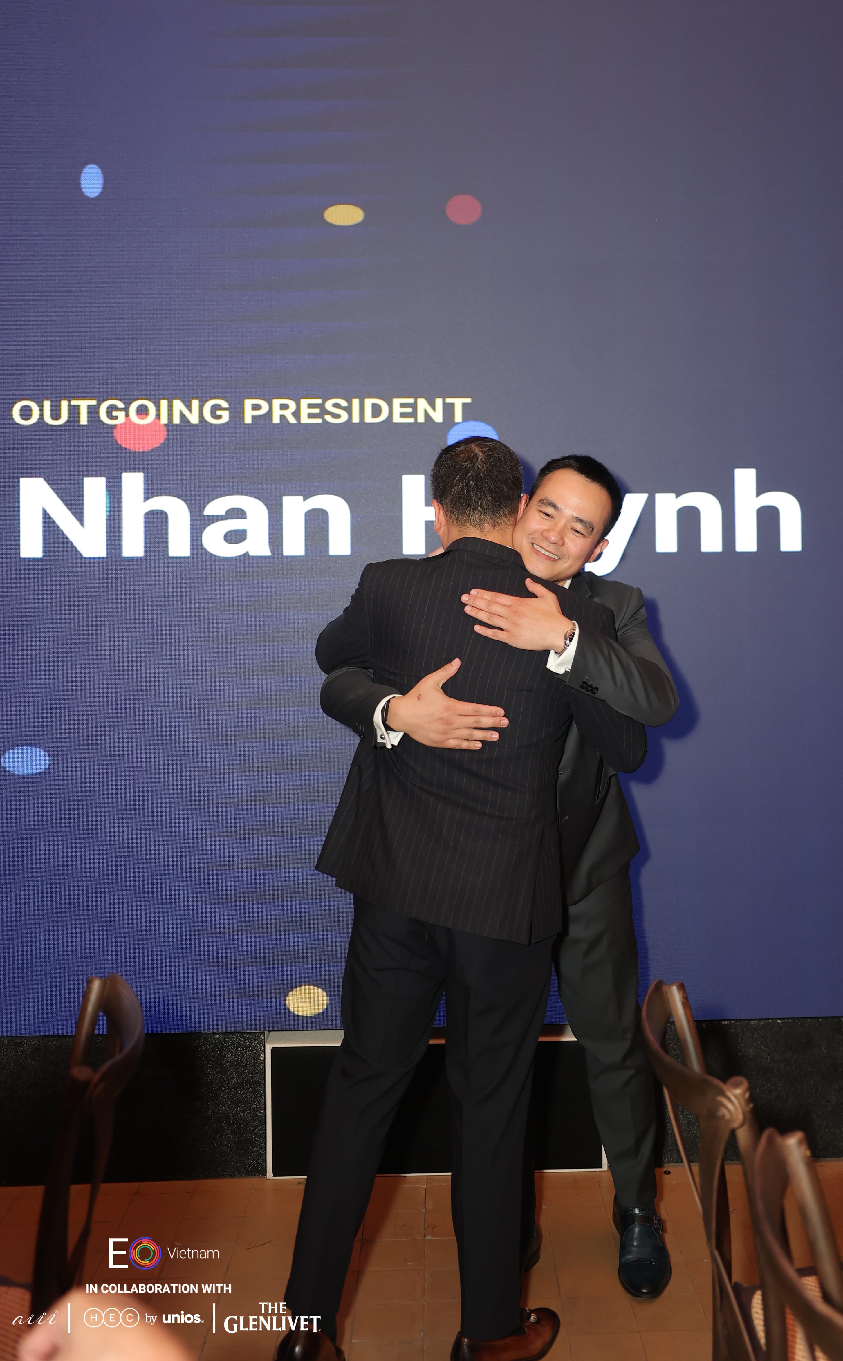 Nhan Huynh embraces Tuan Anh Le at the presidential handover moment