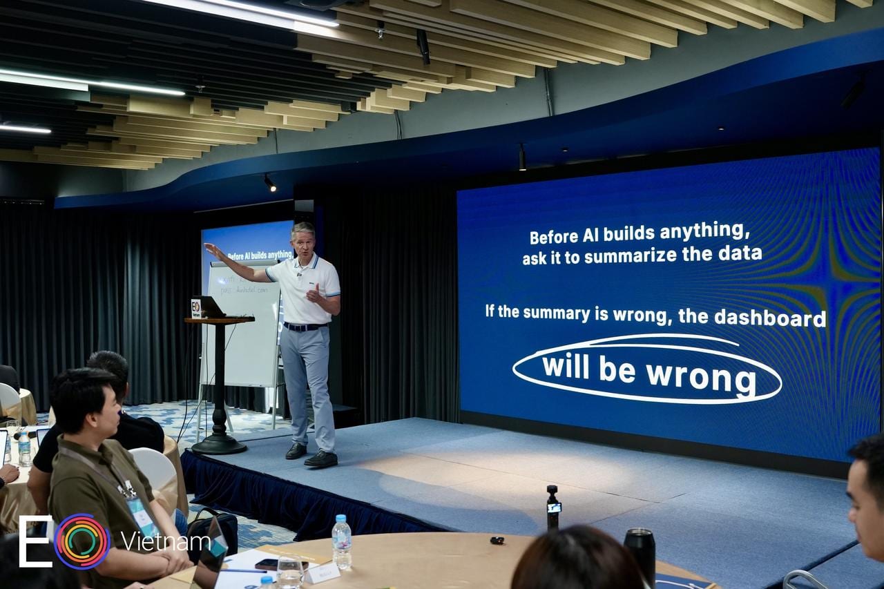 Brooks C. Holtom, PhD presenting at the EO Vietnam Leadership in the AI Era program